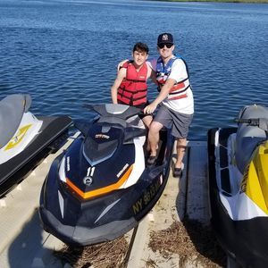 Meet your Posher, Ernesto